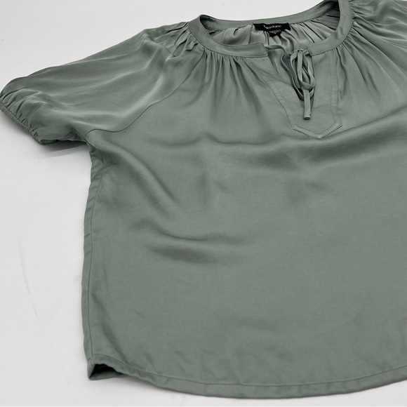 Karen Kane Sage Green Blouse – Size Small – NWT - Picture 2 of 9